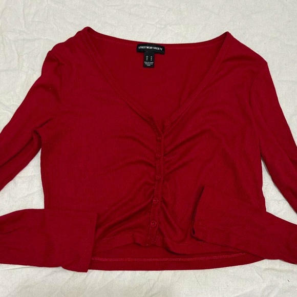 Cute red top🌹🌹 - Picture 1 of 2